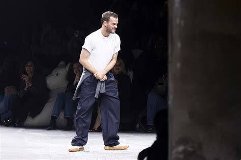 quien es el director creativo de chanel